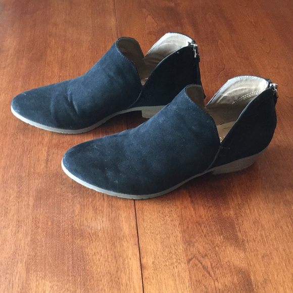 Kenneth Cole Reaction Shoes - Kenneth Cole Reaction Black booties sz 9